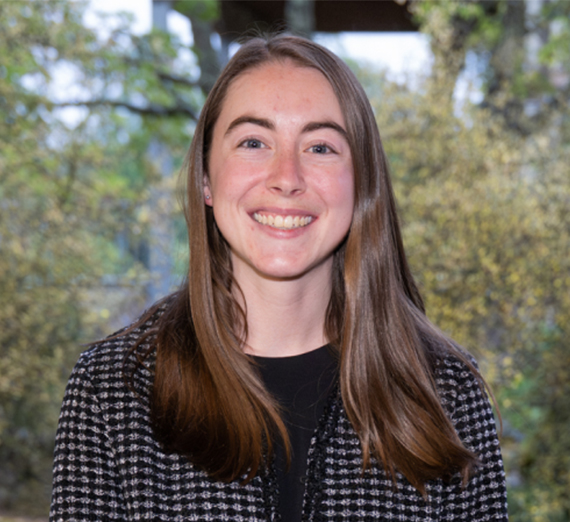 Знак кампуса с логотипом Гонзаги и текстом «Откройте свою цель»